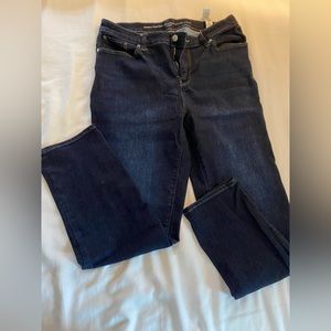 Chicos perfect stretch girlfriend slim leg jeans. EUC. Size 1